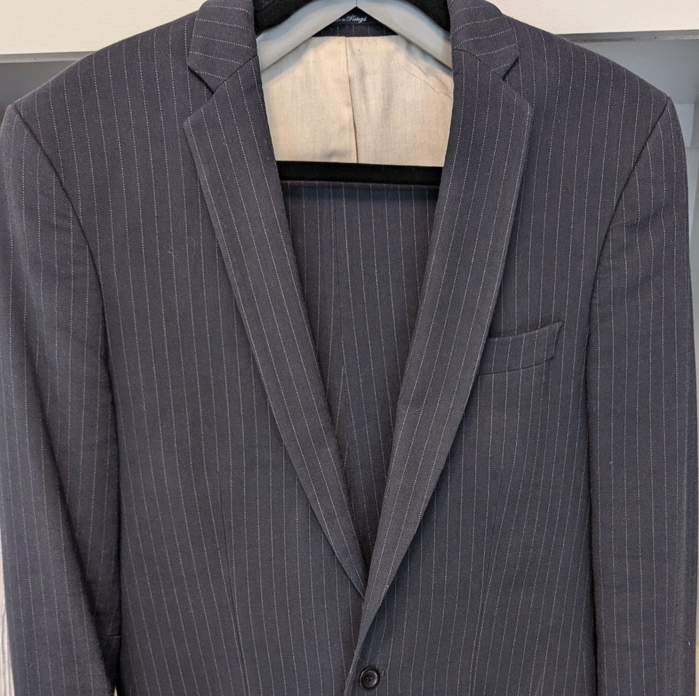 Fillipa K Men's wool pinstriped single button suit size 46..buttons on fly
